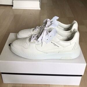Givenchy Wing Low Top Leather Sneakers